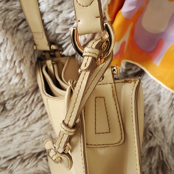 Liz Claiborne tan bag w/ gold hardware - Picture 3 of 13